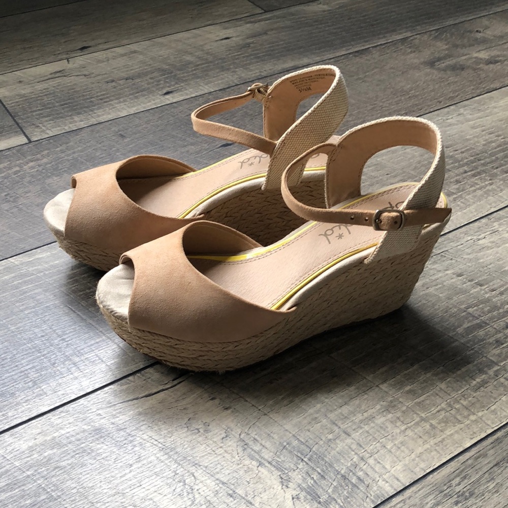 Splendid suede espadrilles wedges in nude sz 5.5